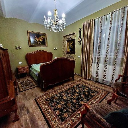 Sissy Vendeghaz Hotel Tîrgu Secuiesc Екстериор снимка