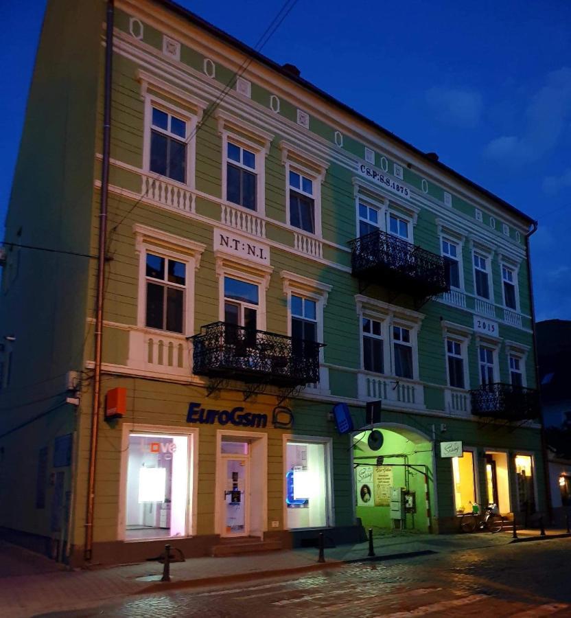 Sissy Vendeghaz Hotel Tîrgu Secuiesc Екстериор снимка