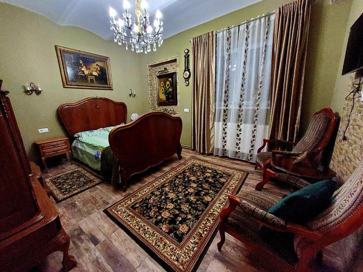 Sissy Vendeghaz Hotel Tîrgu Secuiesc Екстериор снимка